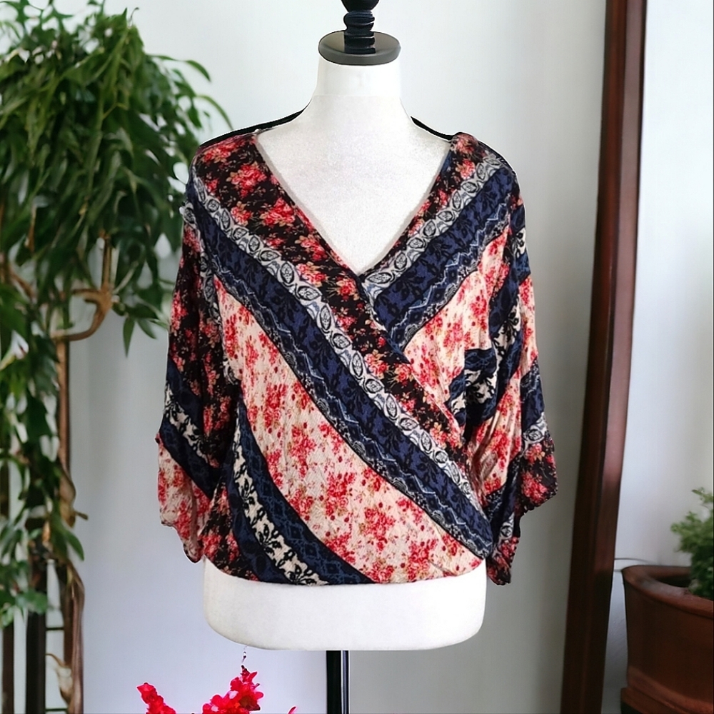 InTu Women's Floral Damask V-Neck Wrap Blouse Size Small